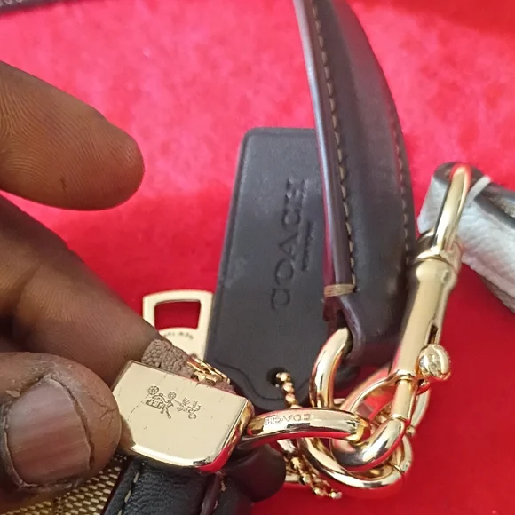 Coach Signature Tan and Brown Shoulder Bag - Picture 3 of 9